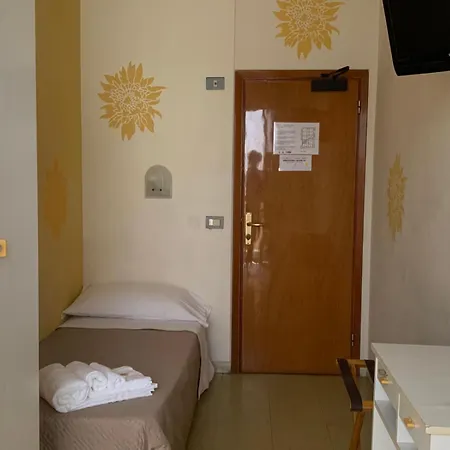 Smile Nuova Gestione 酒店 2*