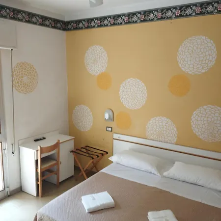 Smile Nuova Gestione ホテル 2*