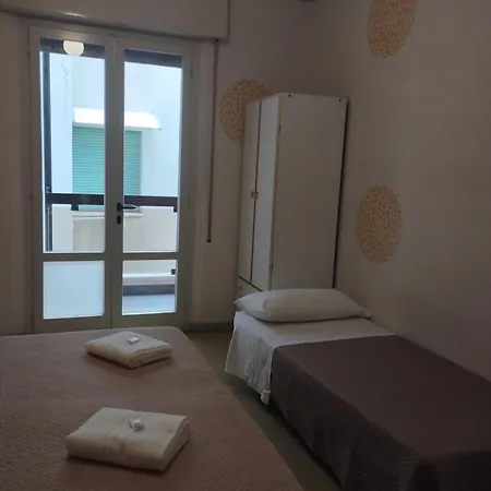 Smile Nuova Gestione 酒店 里乔内